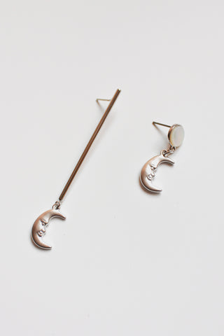Tsuki Asymmetric Earrings (Silver)
